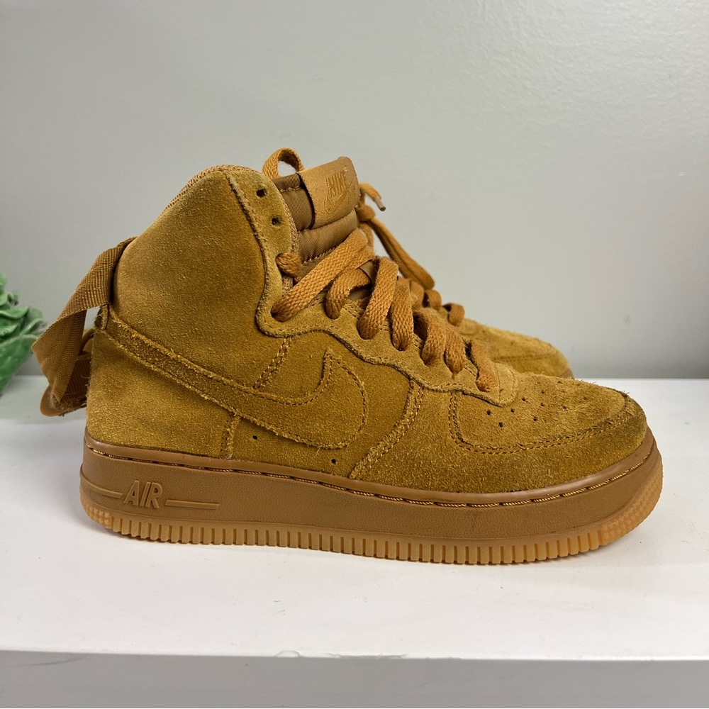 NIKE AIR FORCE 1 HIGH LV8 'WHEAT' (GS) Size 5Y
